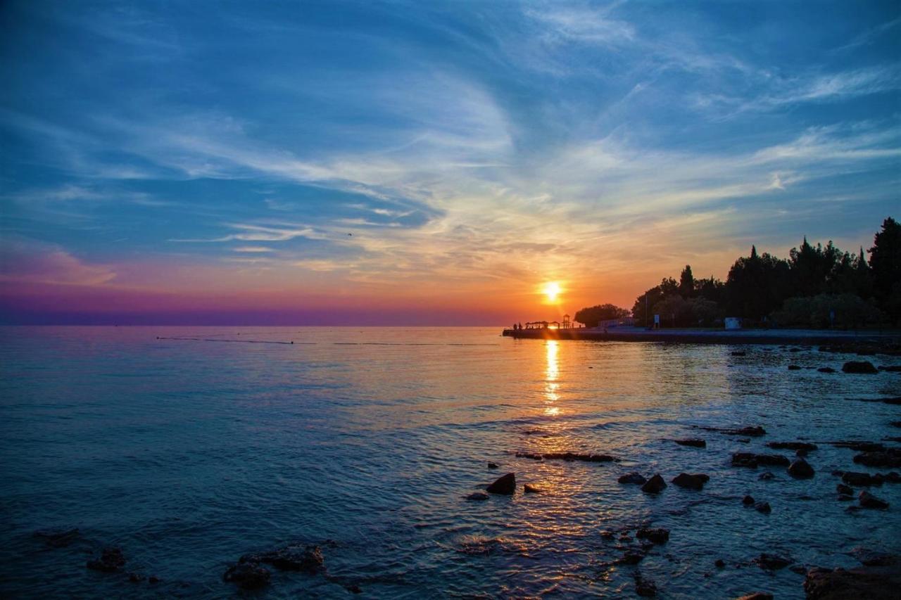 No 2 * Poreč